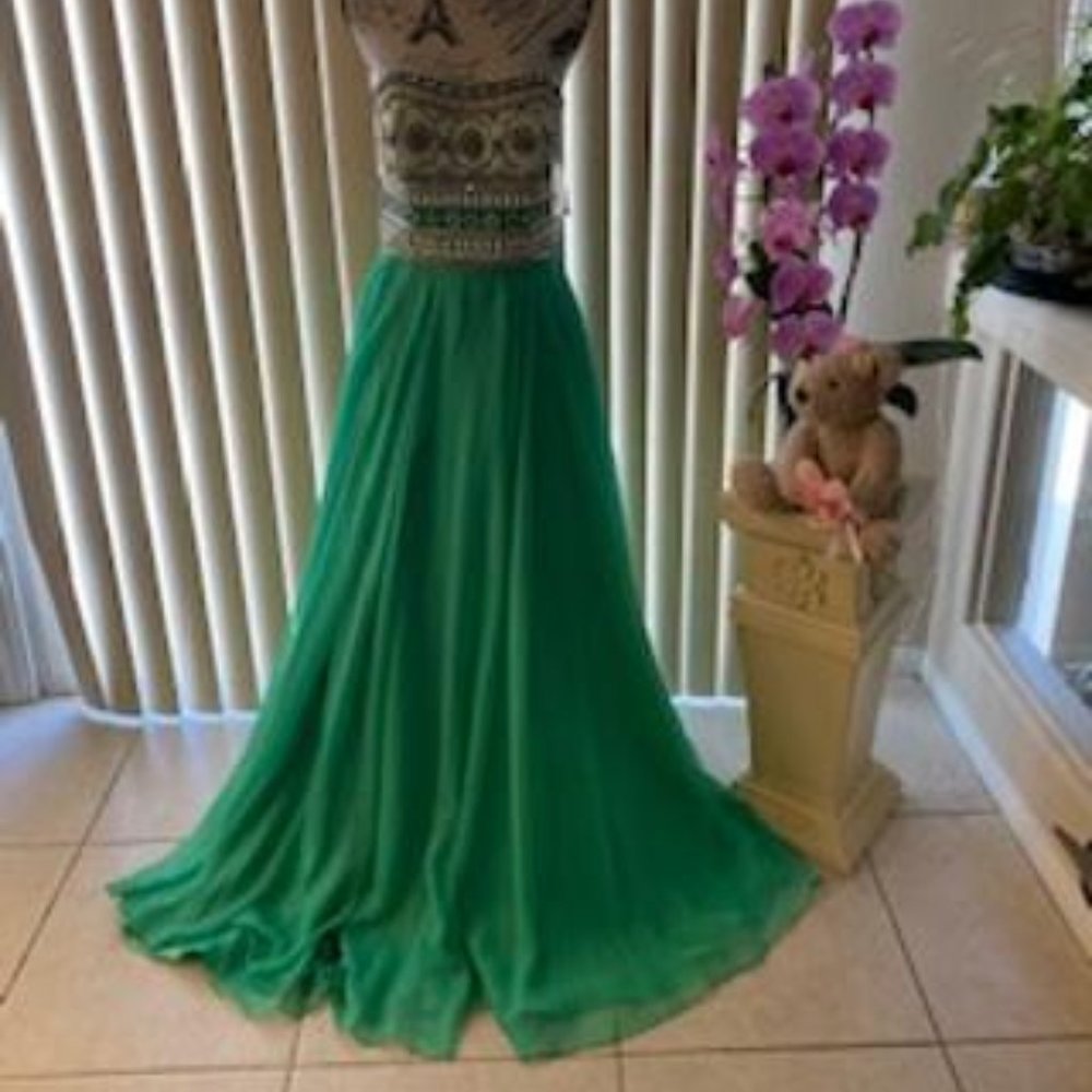 Elegant Green Chiffon Strapless Embellished Formal Evening Gown Size 12